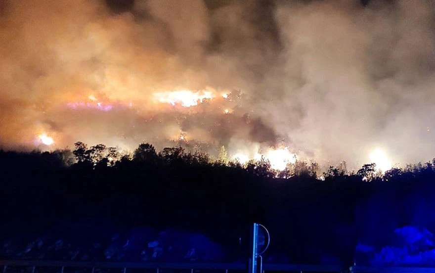 Požar na planini Žaba i dalje aktivan, u Drežnici gorjela kuća