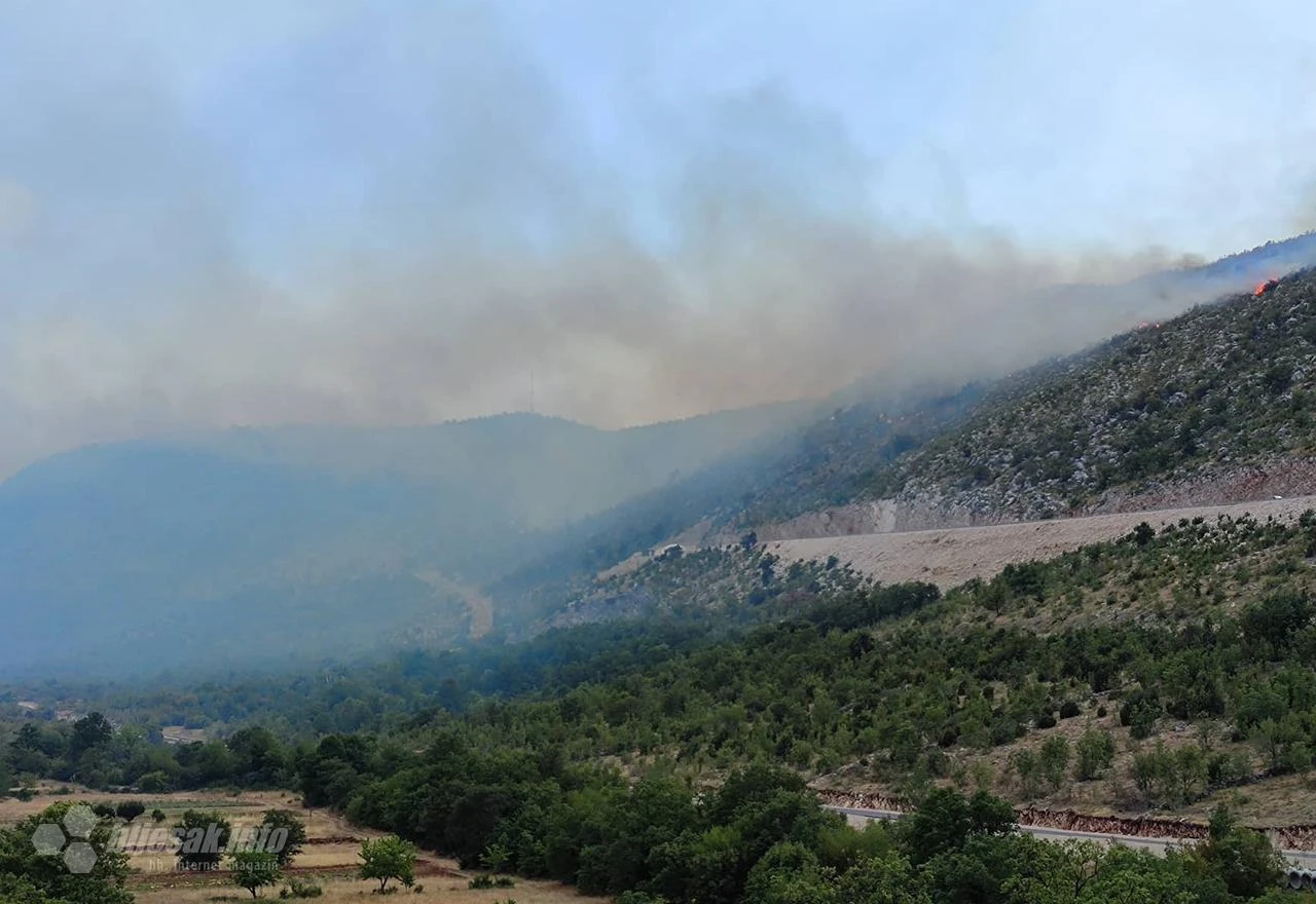 Požar kod Neuma još nije pod kontrolom: Gori na više lokacija