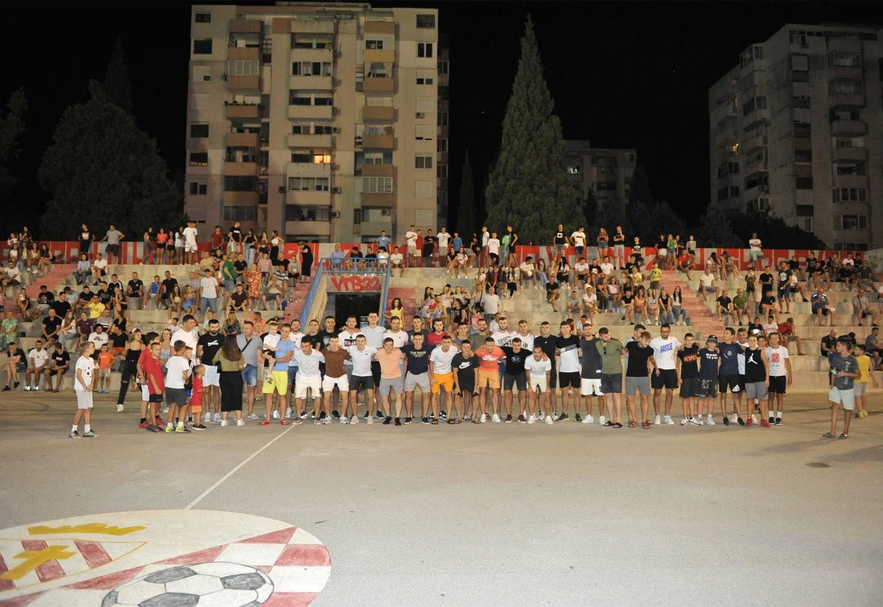 Nogometaši Zrinjskog se družili sa navijačima i igračima na Ligi MZ