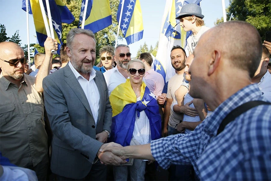 Izetbegović se na Facebooku raspisao o prebrojavanju i prijetnjama