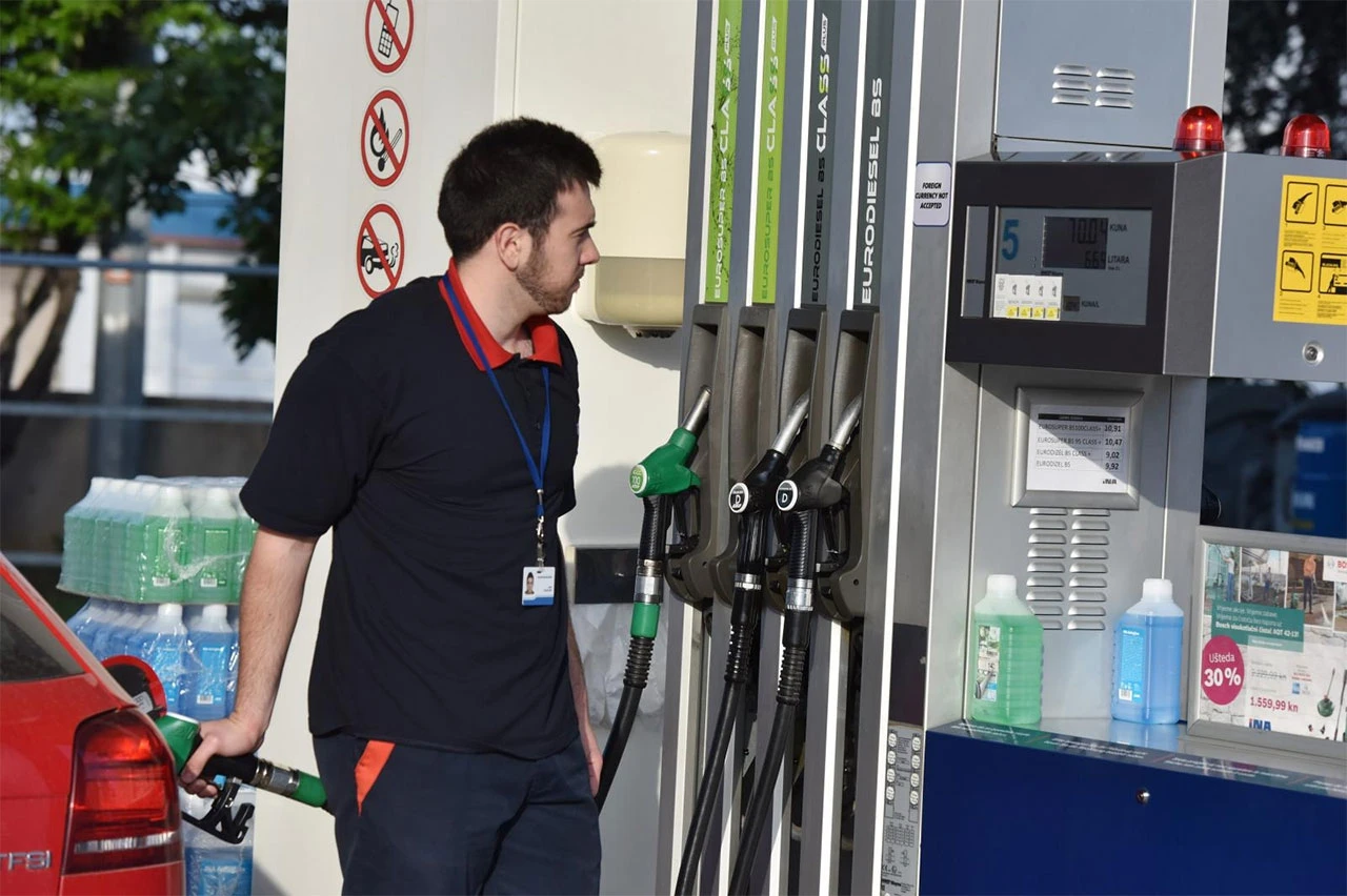 Akcize na naftu ukinute, ali niže cijene goriva možemo čekati mjesecima