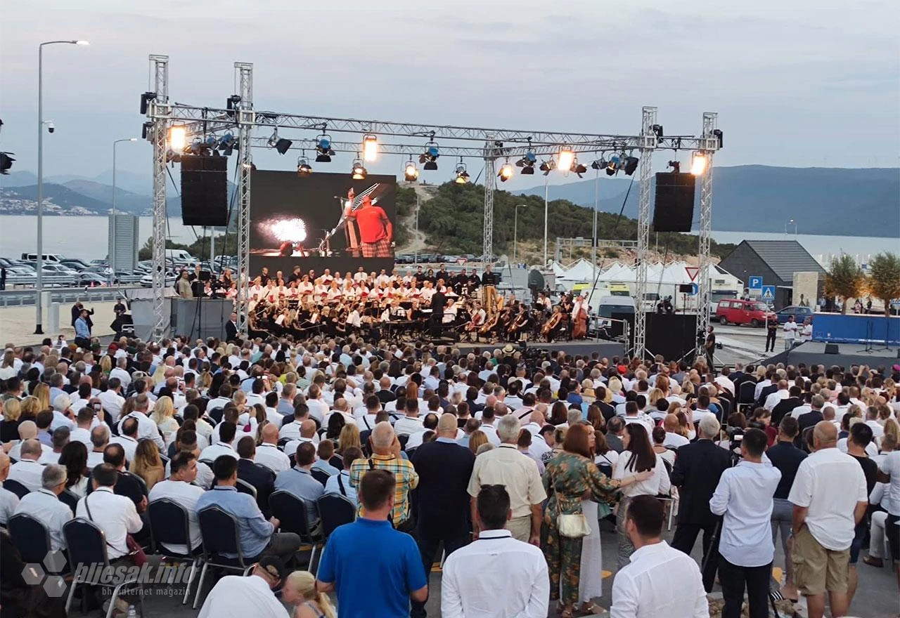 Hrvatski politički vrh i brojni poznati na otvaranju Pelješkog mosta