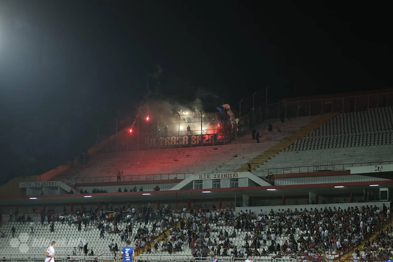 VIDEO | Ružne scene u Mostaru; Manijaci bakljama gađali gledatelje na zapadnoj tribini