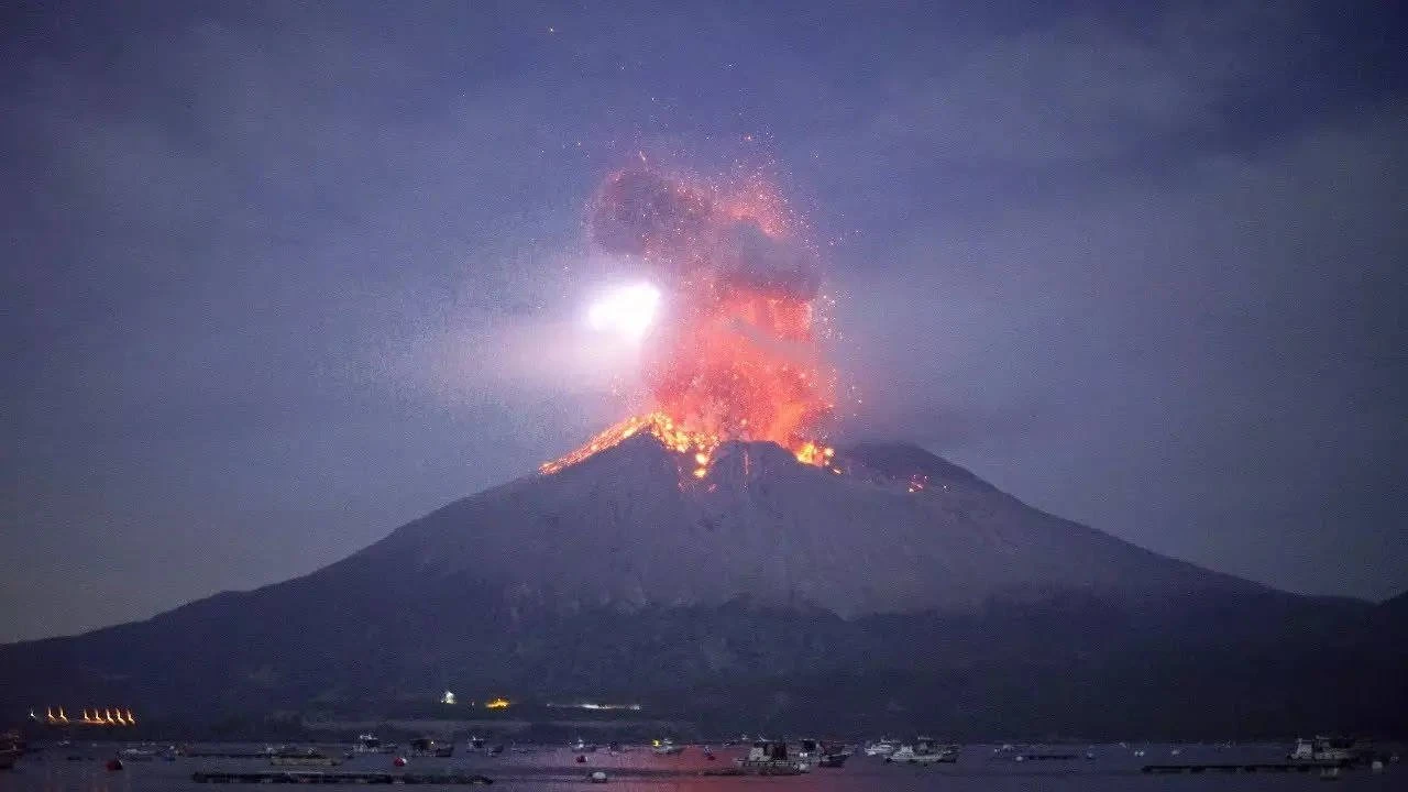 Vulkan Sakurajima u Japanu eruptirao, uzbuna na najvišoj razini