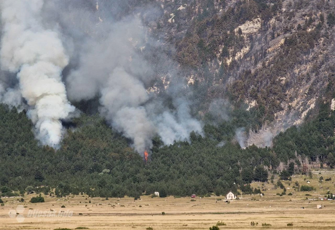 Pokušao djelovati helikopter OS BiH ali nije uspio, vatrena stihija ne jenjava 