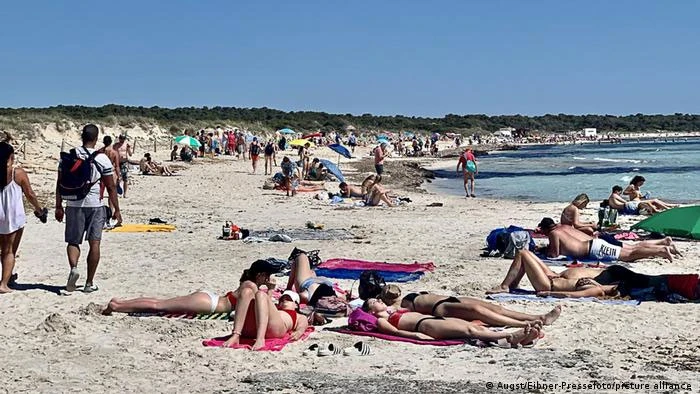 Klima i turizam - plaže koje nestaju, ekstremne vrućine, uragani, otopljena skijališta