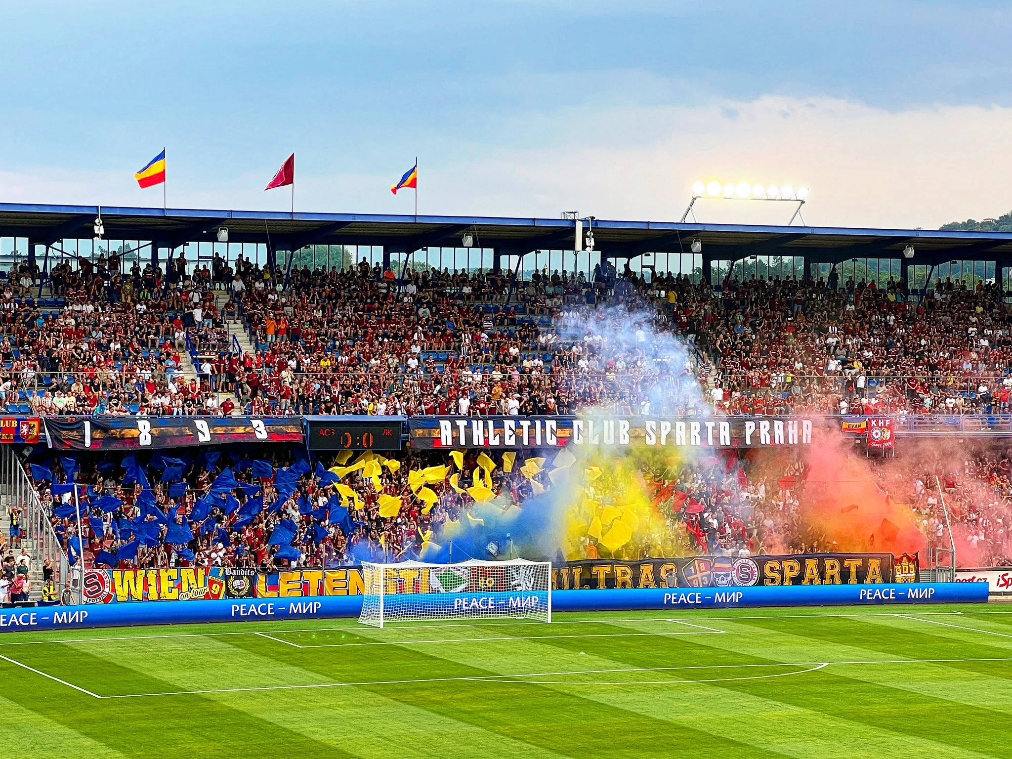 Proputovali pola Europe pa nakon utakmice ostali čistiti stadion