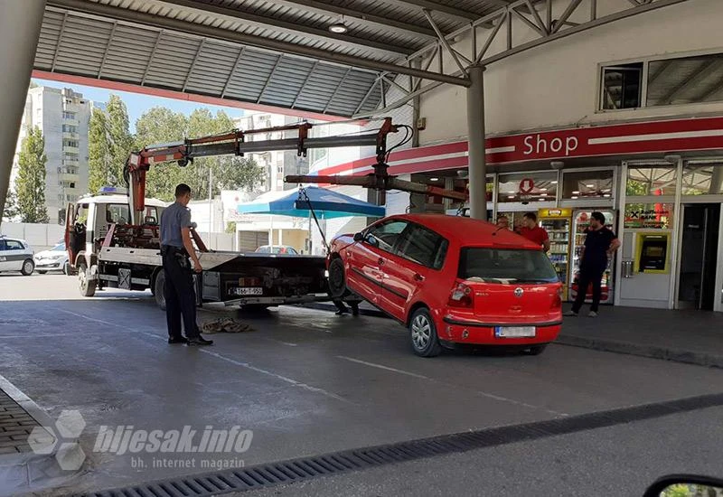 Mostar: Kod njega pištolj i palica, kod nje nož, kod oboje droga