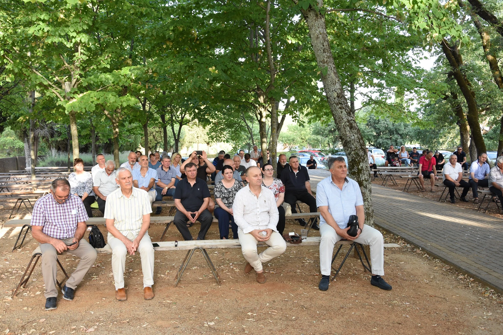 Ovogodišnji 'Susreti pod hrastom' posvećeni Dragi Šaravanji