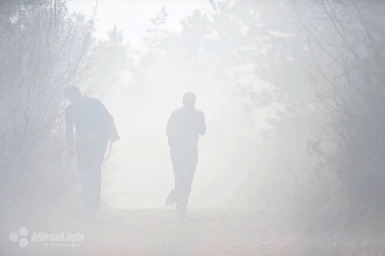 Požar u Konjicu aktivan; i dalje se čuju eksplozije mina