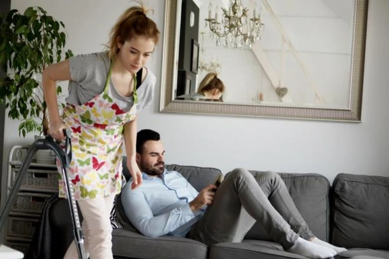 Što je čija 'ingerencija' u bh domaćinstvu? Zaposlene žene rade 'drugu smjenu' kod kuće, a muškarci?
