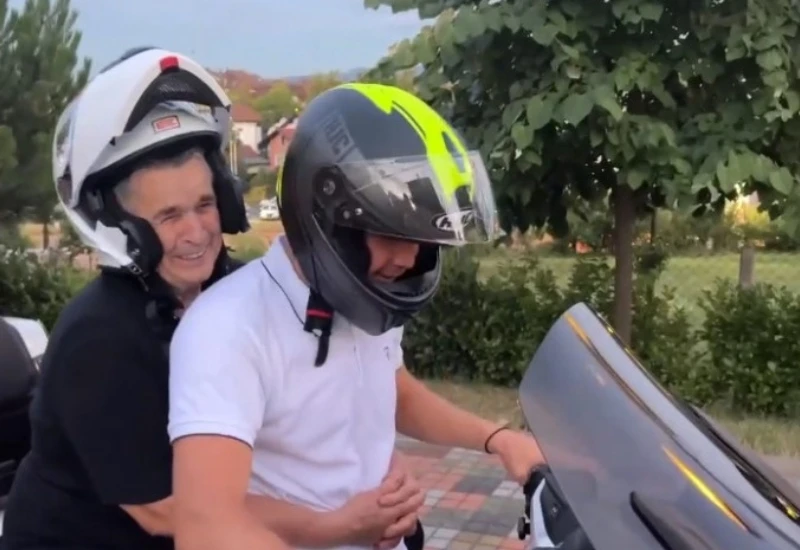 VIDEO | Baka i Draško motorom na koncert 