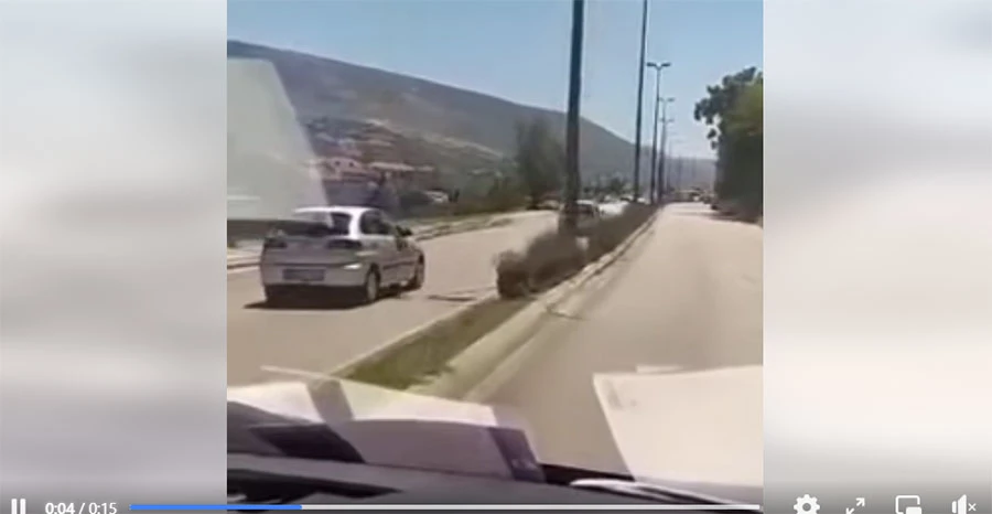 VIDEO: Više vozila Bulevarom vozilo u krivoj traci