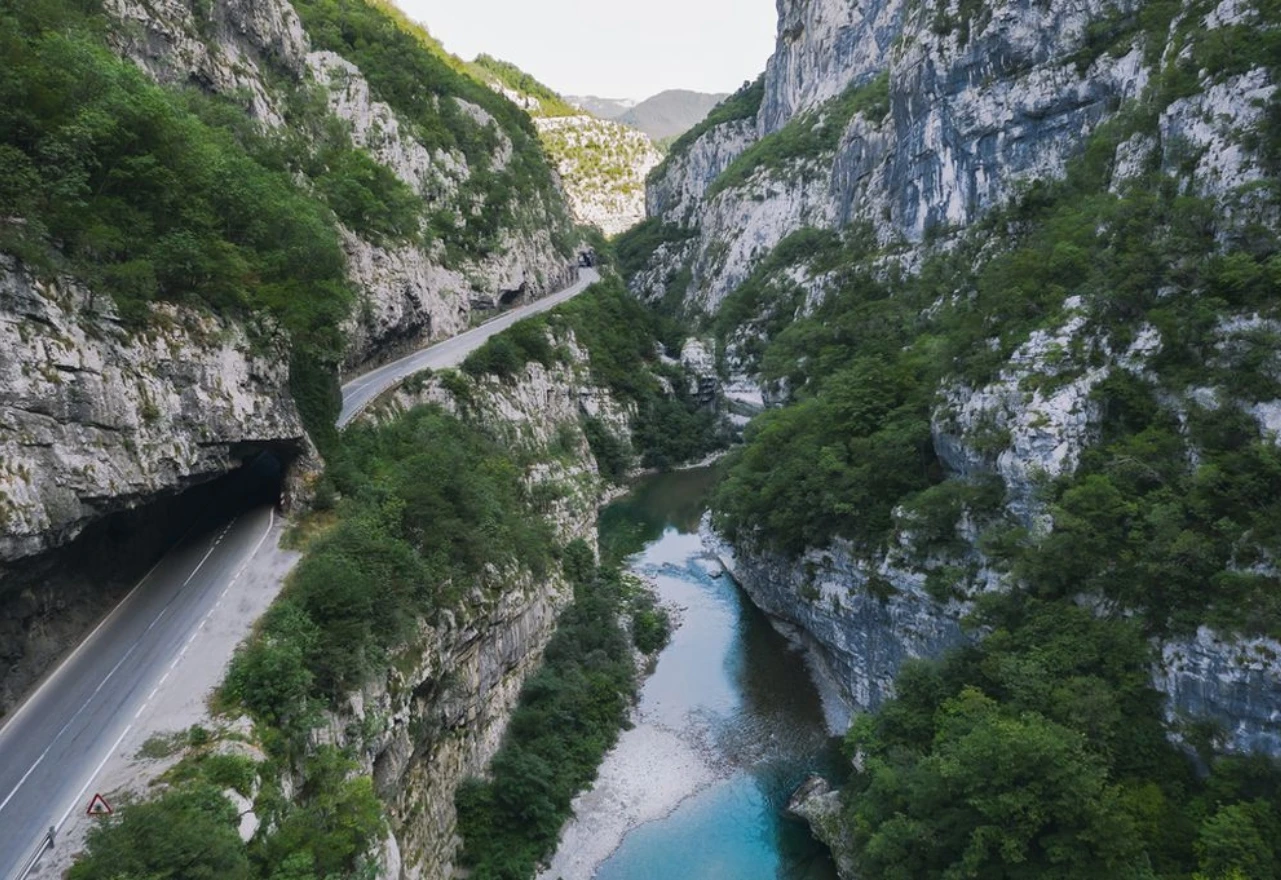 Crnogorska cesta koja nije za plašljive i nesigurne vozače