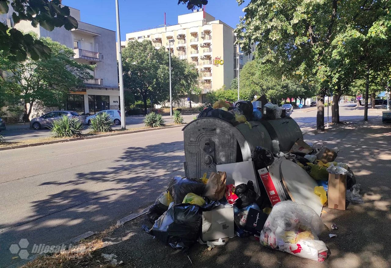 Radno i neradno smeće: Za potpuni dojam mostarskog apsurda