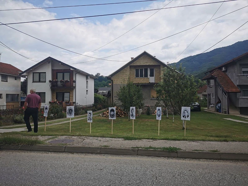 Fotografije ubijenih Srba na putu ka Potočarima