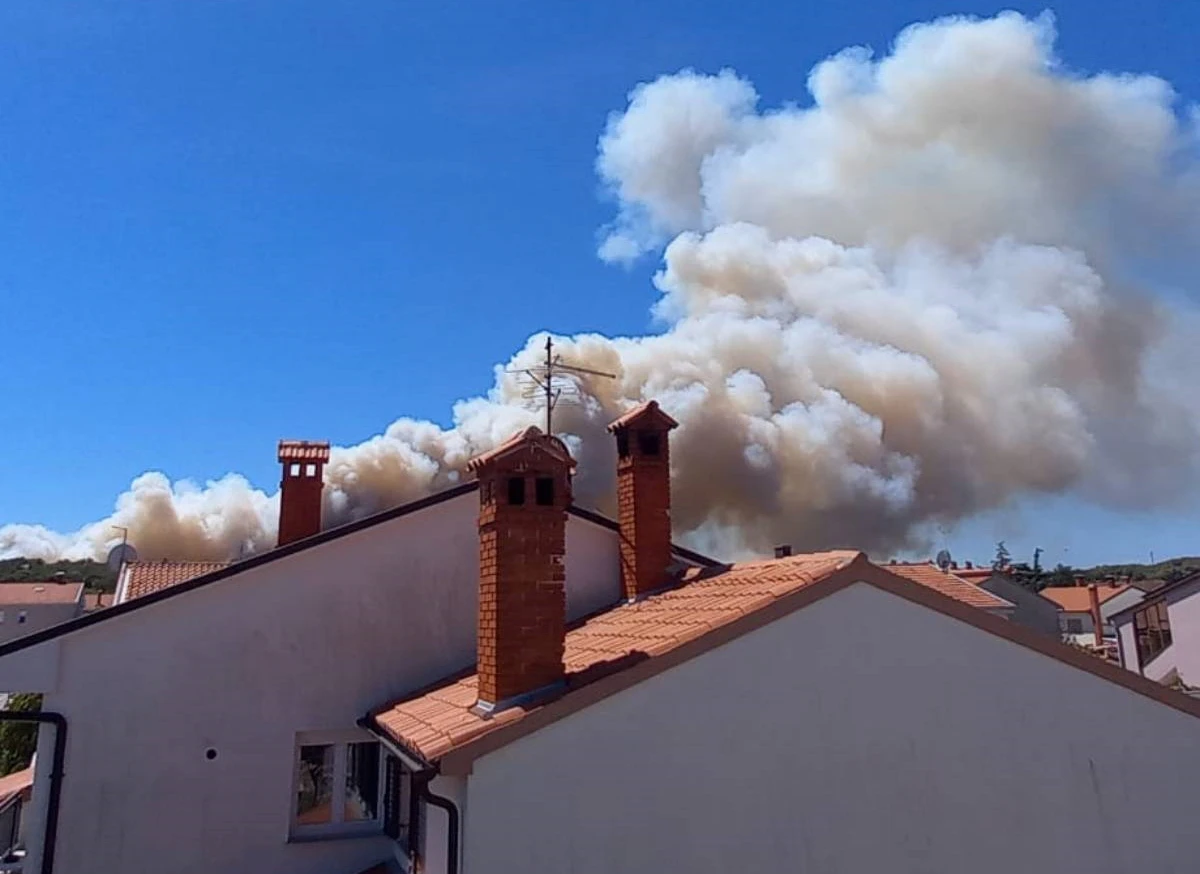 VIDEO: Strašan požar u Hrvatskoj: Izgorjelo više kuća