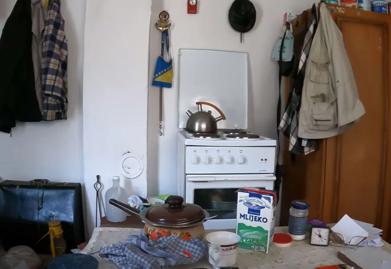 To je BiH: Petero odraslih živi od mamine mirovine