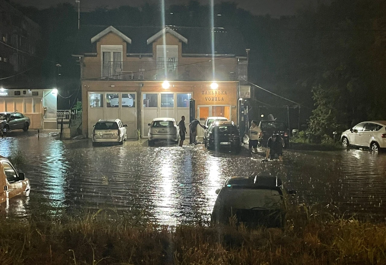 Burna noć iza Beograda: Poplave na ulicama, više od 20 požara 