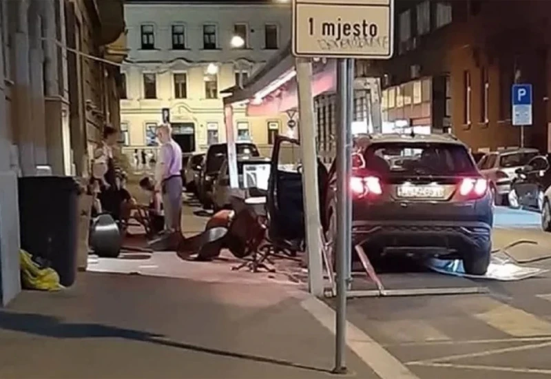 Ivo Josipović uletio automobilom u kafić