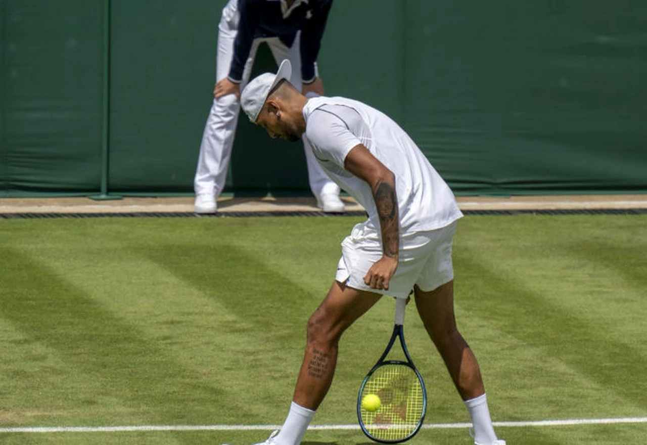 Ludnica na Wimbledonu, Kyrgios dobio Tsitsipasa