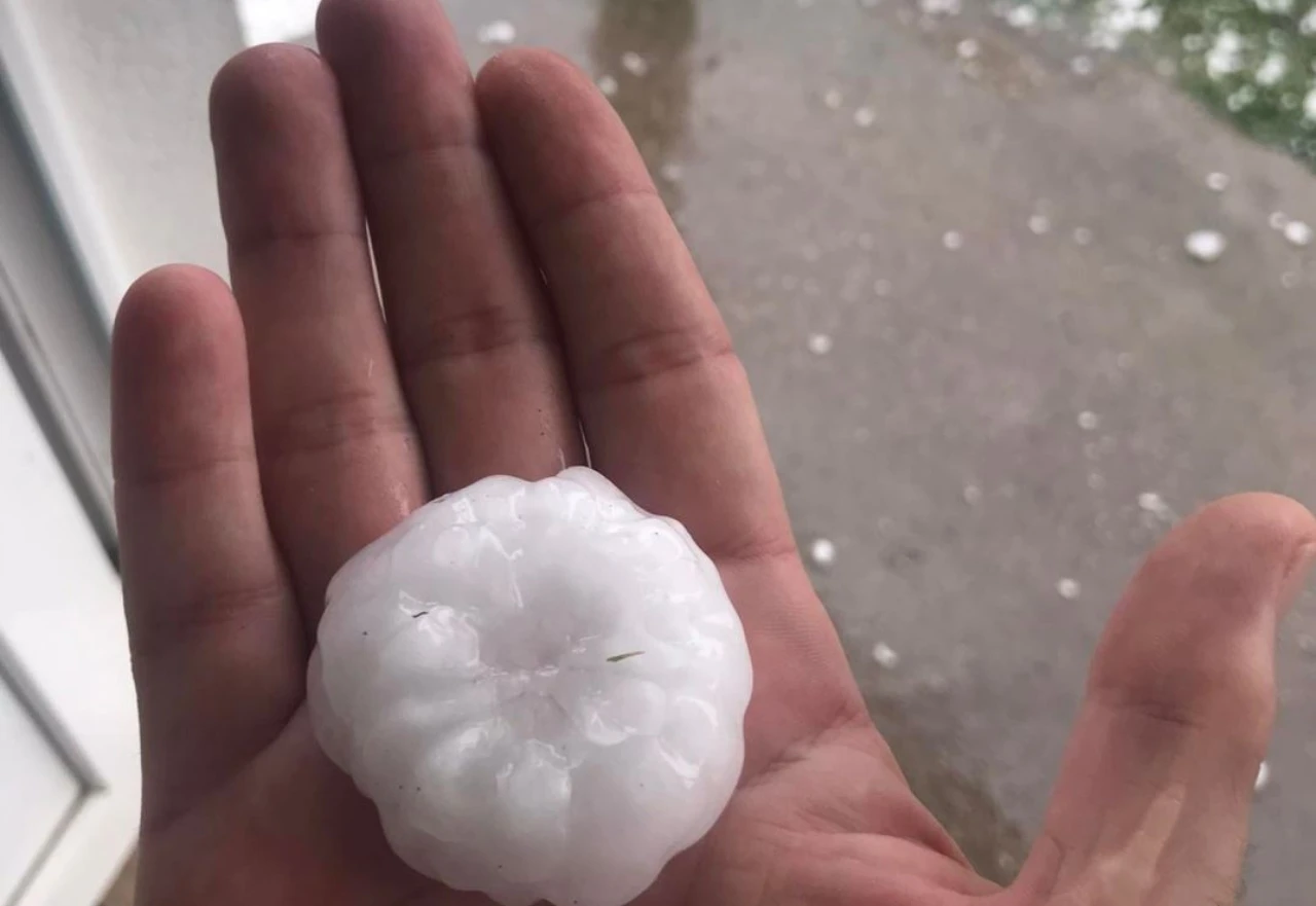 Nevrijeme u nekoliko bh. gradova, tuča veličine jajeta 
