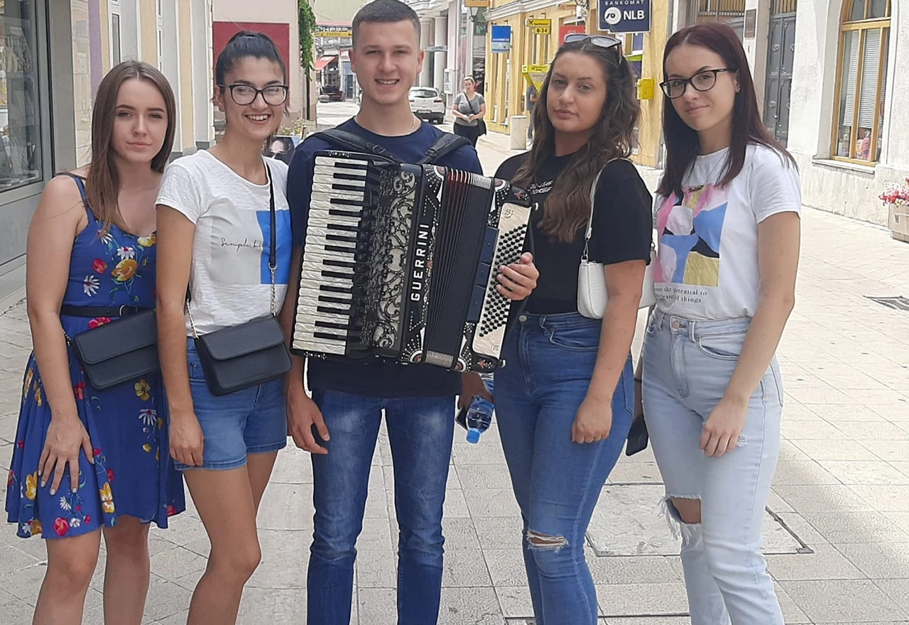 Defile od Fejićeve do Starog mosta