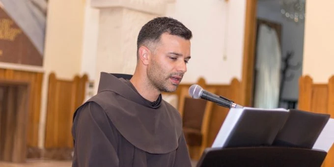 Fra Zvonimir Pavičić gregorijanskim pjevanjem predstavio publici iskonsku ljepotu liturgijske glazbe