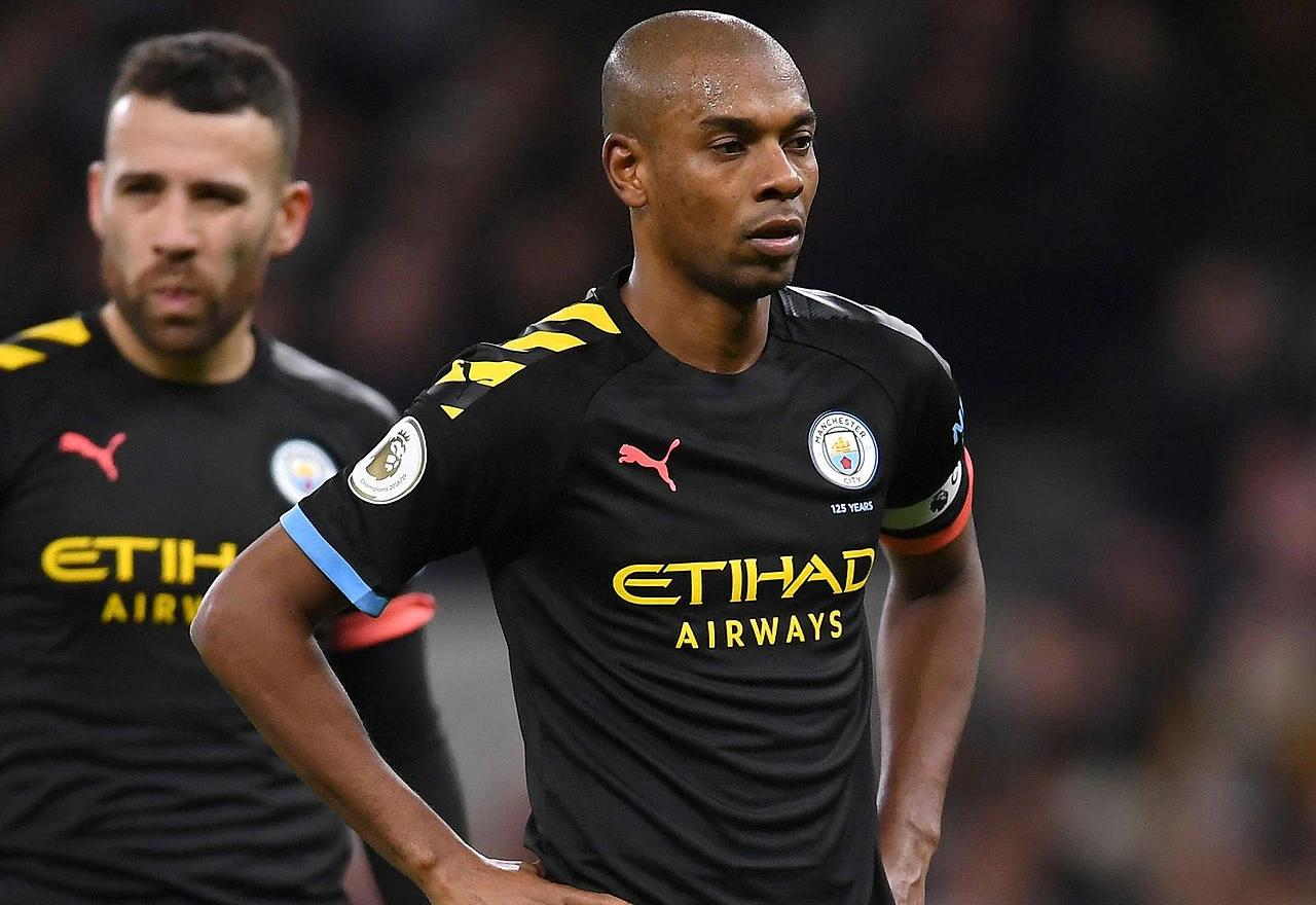 Fernandinho napustio City i vratio se u Brazil