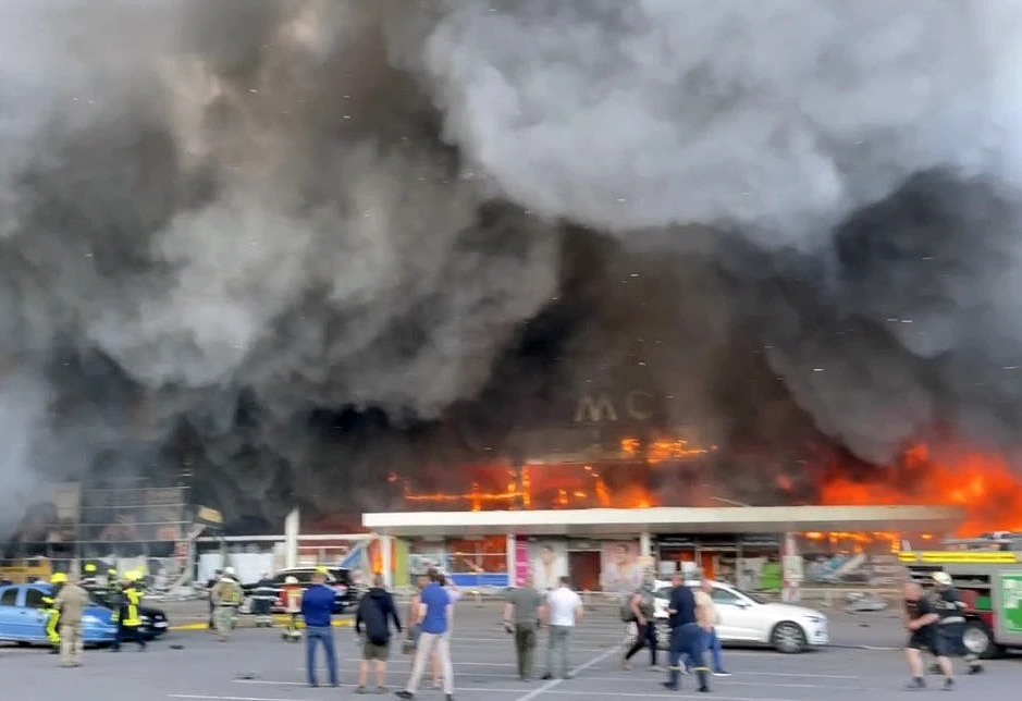 Dvoje mrtvih i 20 ranjenih u ruskom raketiranju ukrajinskog trgovačkog centra