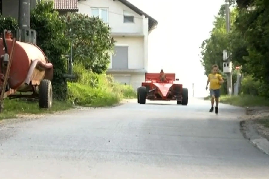 Od dijelova sa autootpada napravio bolid Ferrarija