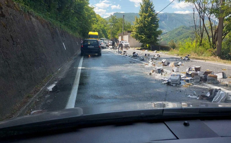 Nezgoda u Konjicu: Gajbe piva pale s kamiona