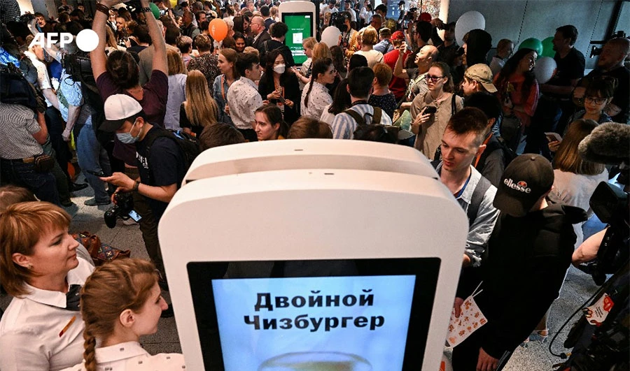 Jedi što ti daju: Kakvog je okusa novi ruski McDonald's?