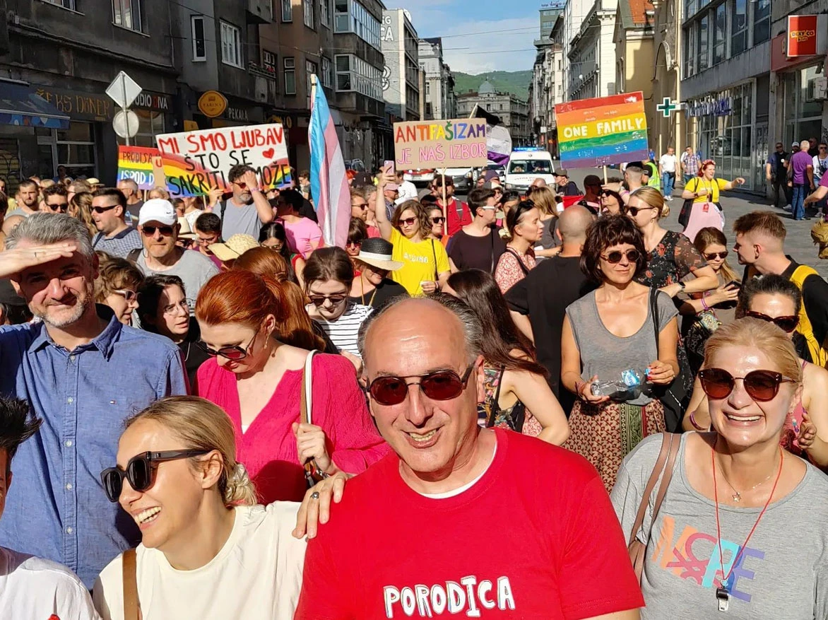 SDA o Paradi i golotinji, oglasila se Vlada i policija koja kaže da je prekinula performans i kaznila glumca