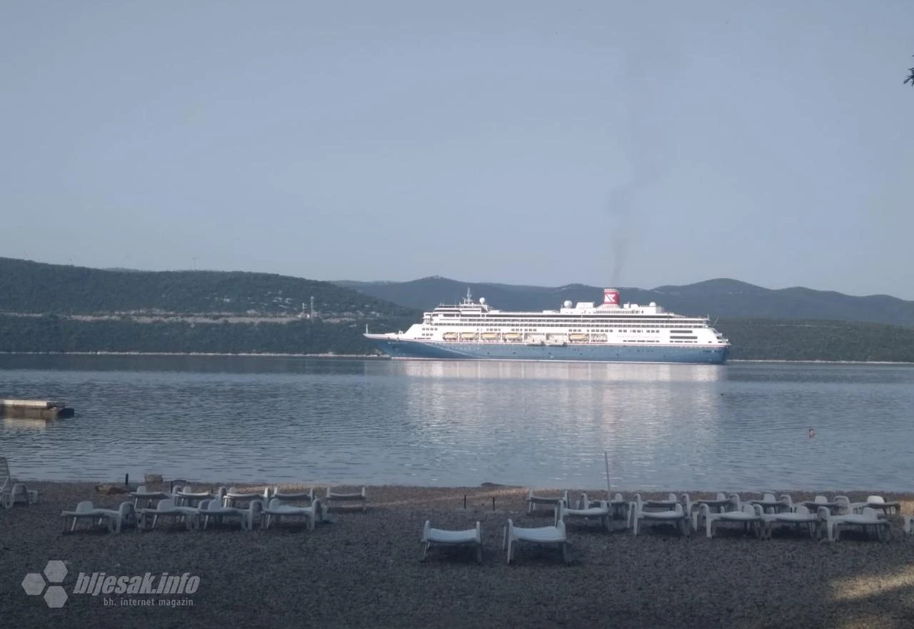 Neum: Kruzer Bolette ipak uplovio, mještani prosvjedovali 