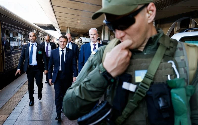 Macron, Scholz i Draghi vlakom stigli u Kijev; Upozorenja o zračnim napadima u većem dijelu Ukrajine