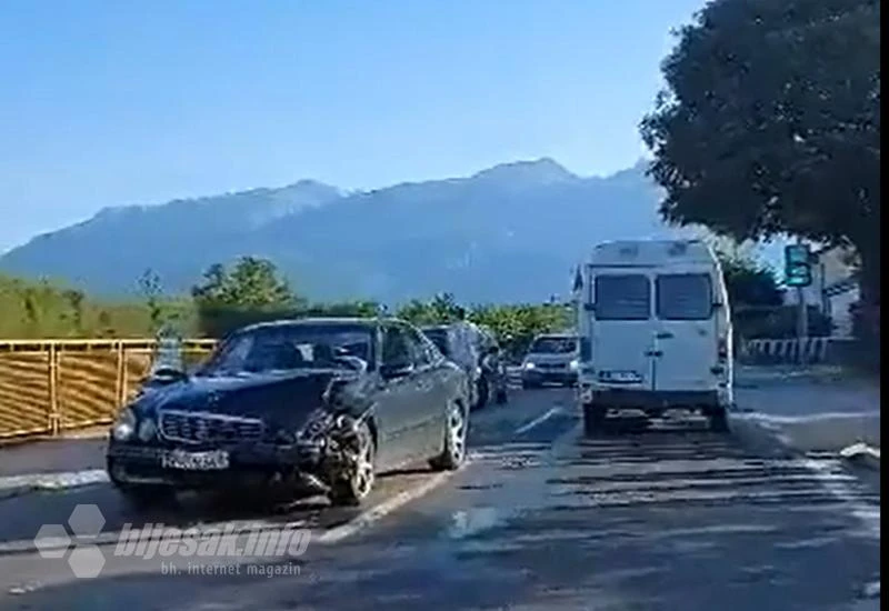 VIDEO | Prometna u Potocima: Sudarili se Mercedes i Škoda