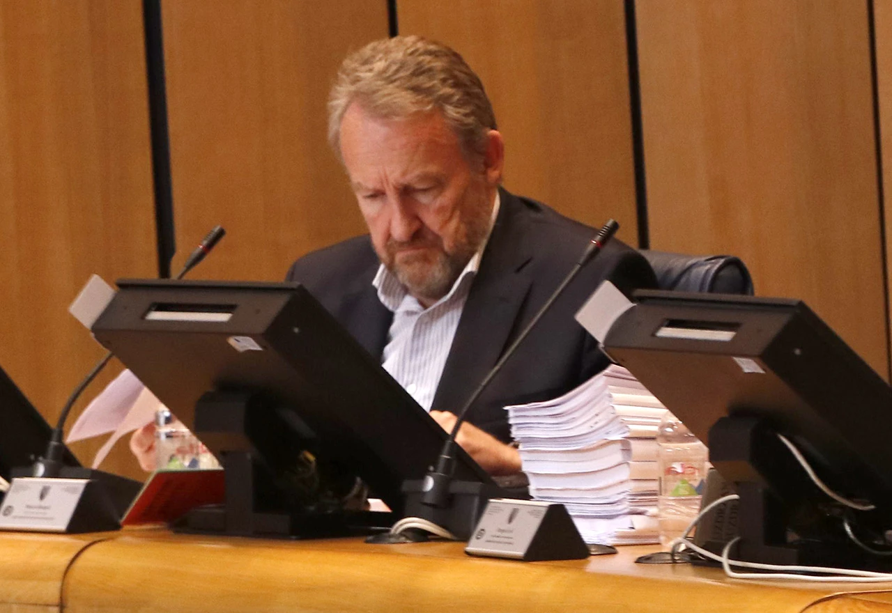 Izetbegović Čoviću: Neće proći!