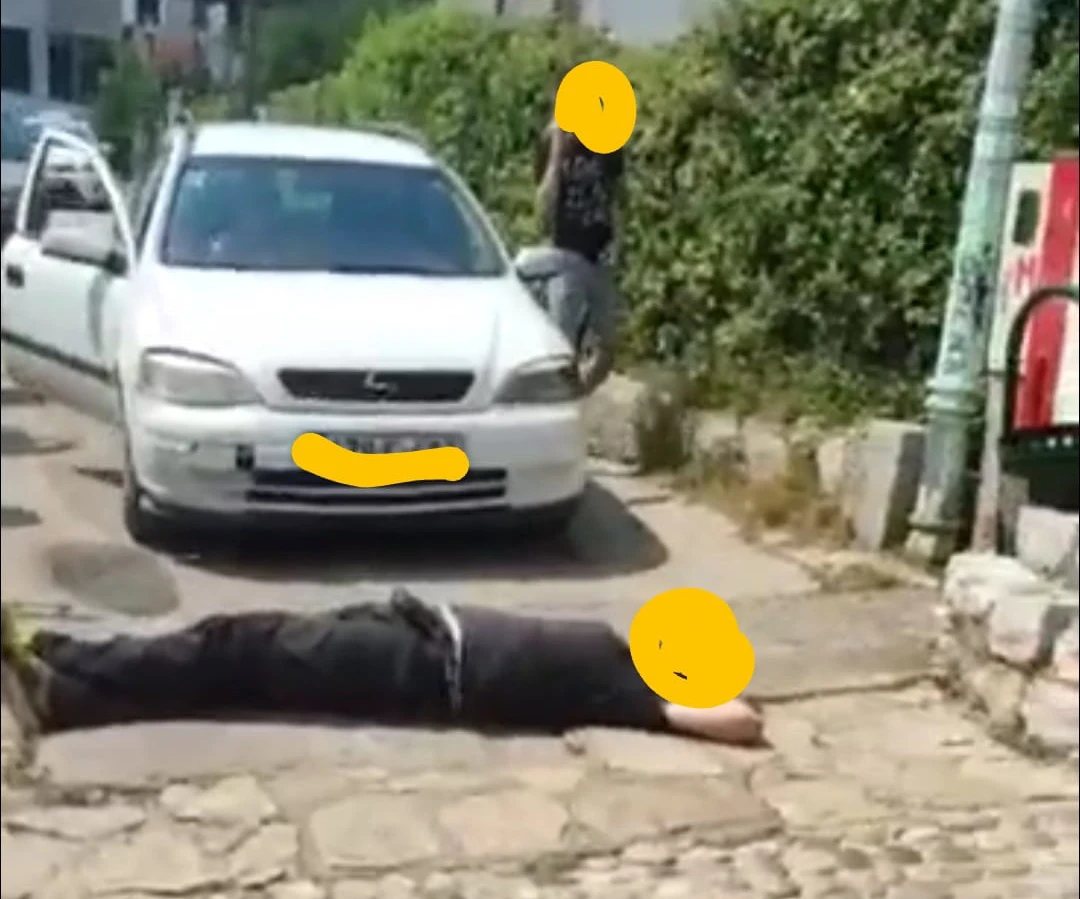 Drama u Mostaru: Aktivist legao ispred automobila kako bi spriječio ulazak u Stari grad
