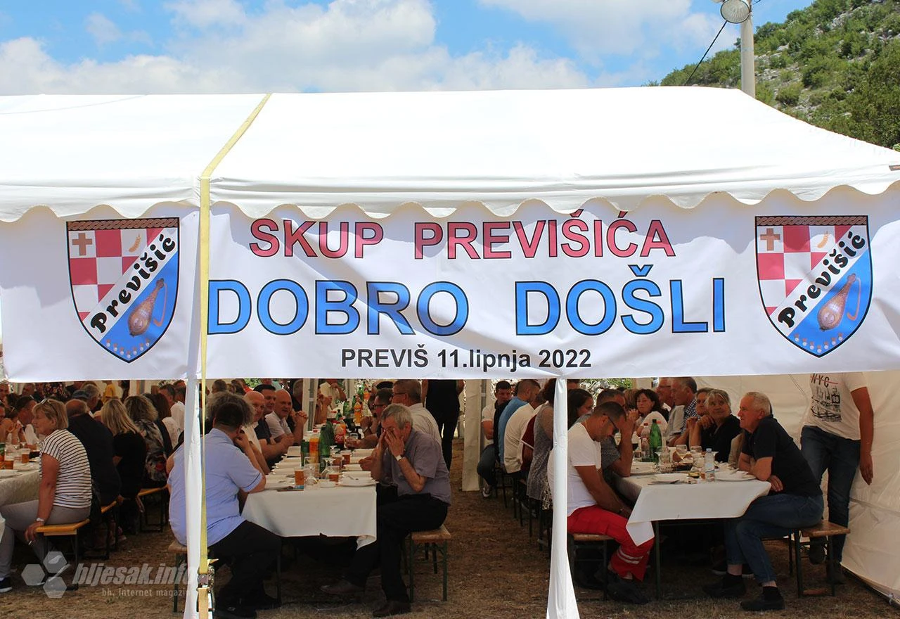 Okupili se Previšići