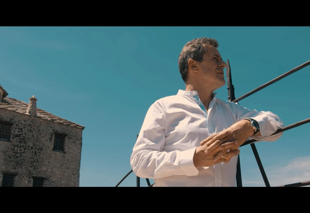 VIDEO | Enes Begović predstavio spot za pjesmu "Proljeće u Mostaru"