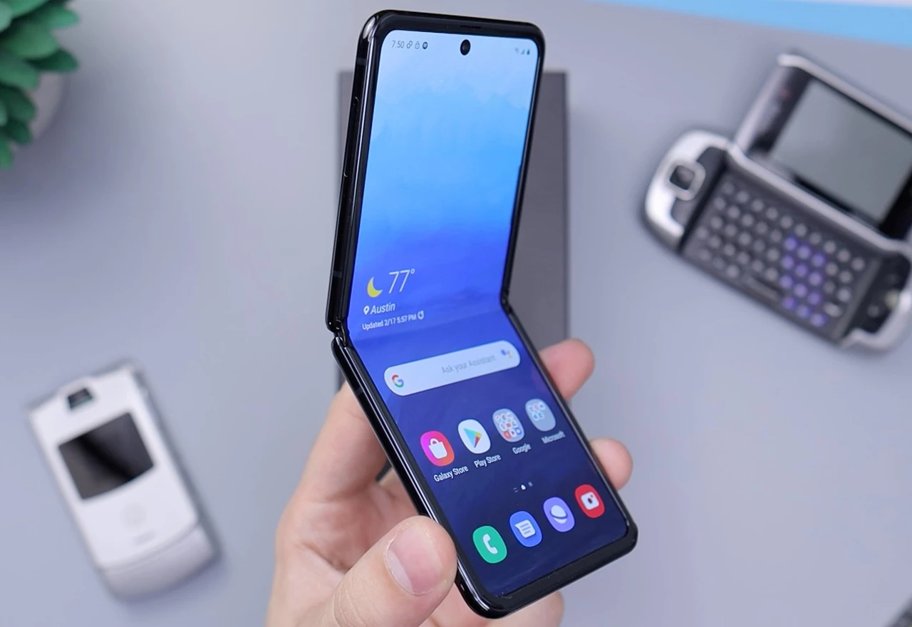 Samsung navodno planira izbaciti 'budget' sklopivi telefon