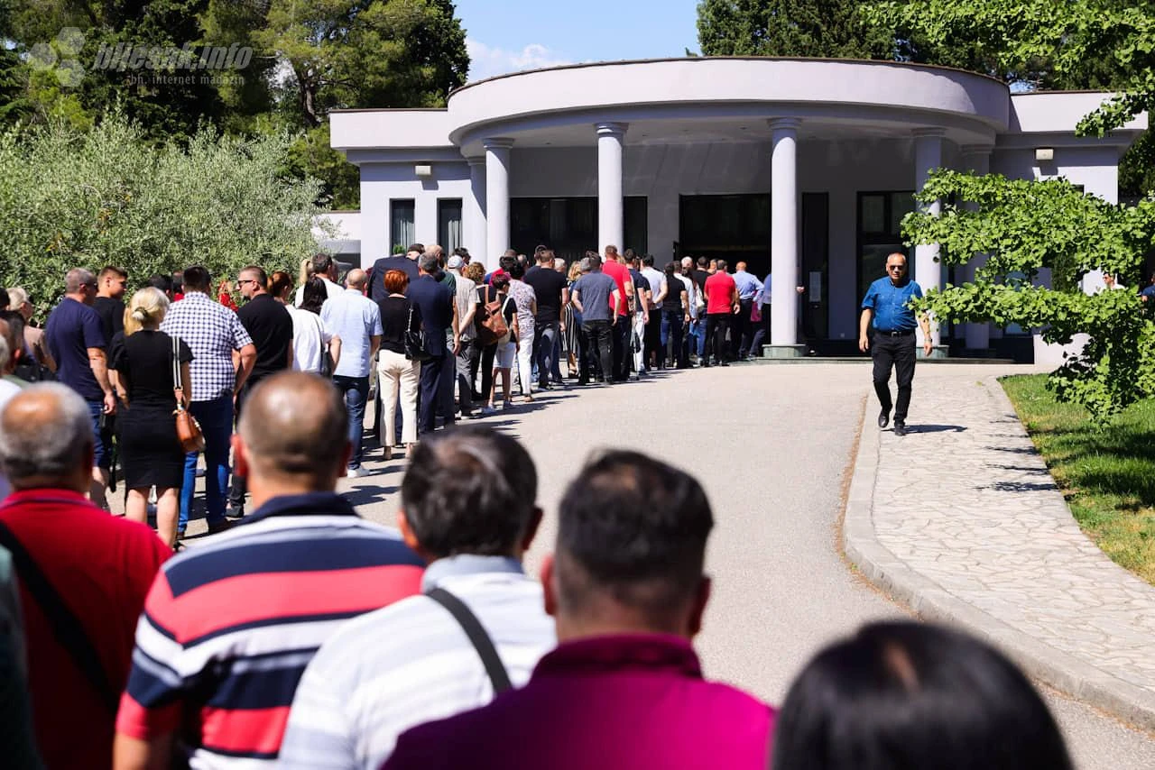 Mostar: Tisuće ljudi na ispraćaju Slavenu Planiniću 