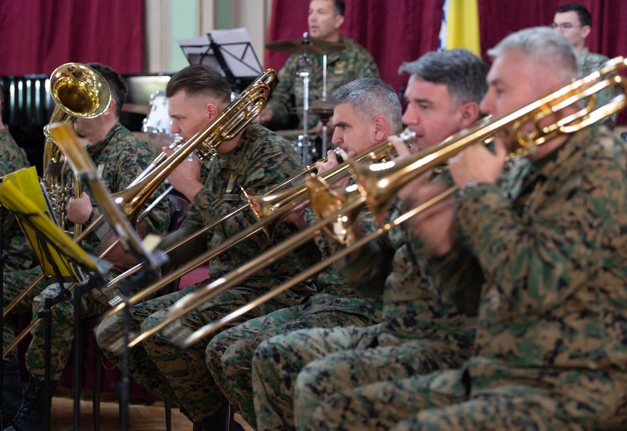 Amerikanci i OS BiH donirali glazbene instrumente školama u BiH