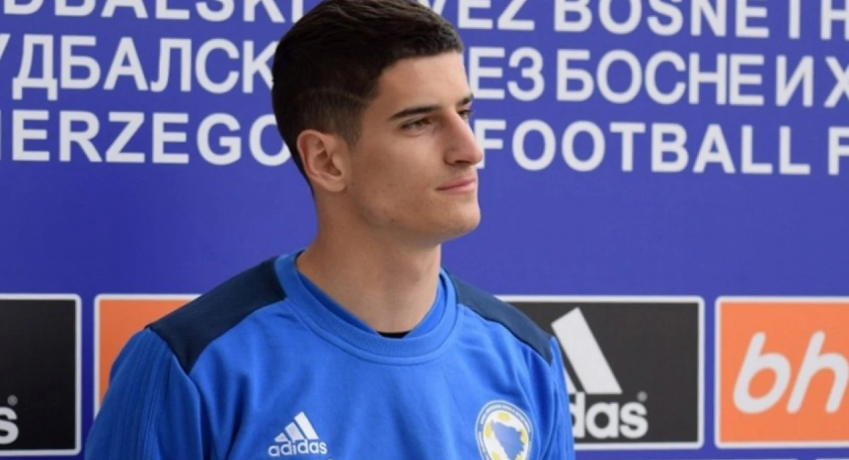 Petev ništa ne zna, pa mu moraju objasniti 