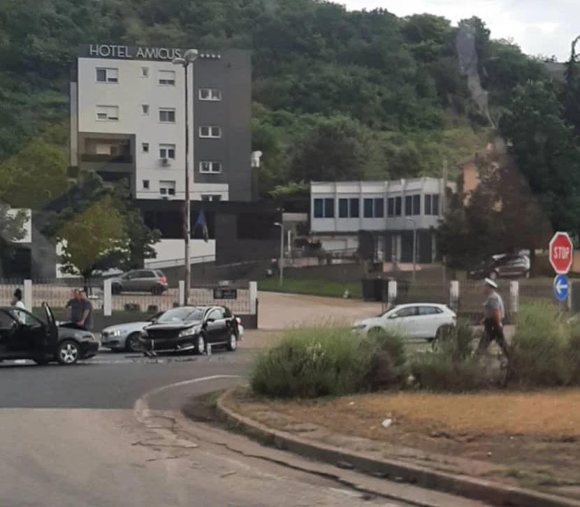 Opasna raskrsnica još opasnija kada je kiša