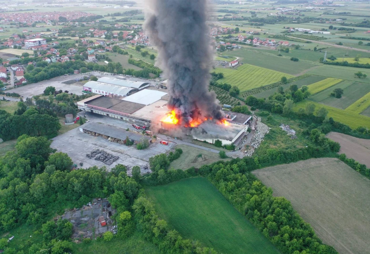 Požar u tvornici "Sava" nije u potpunosti ugašen