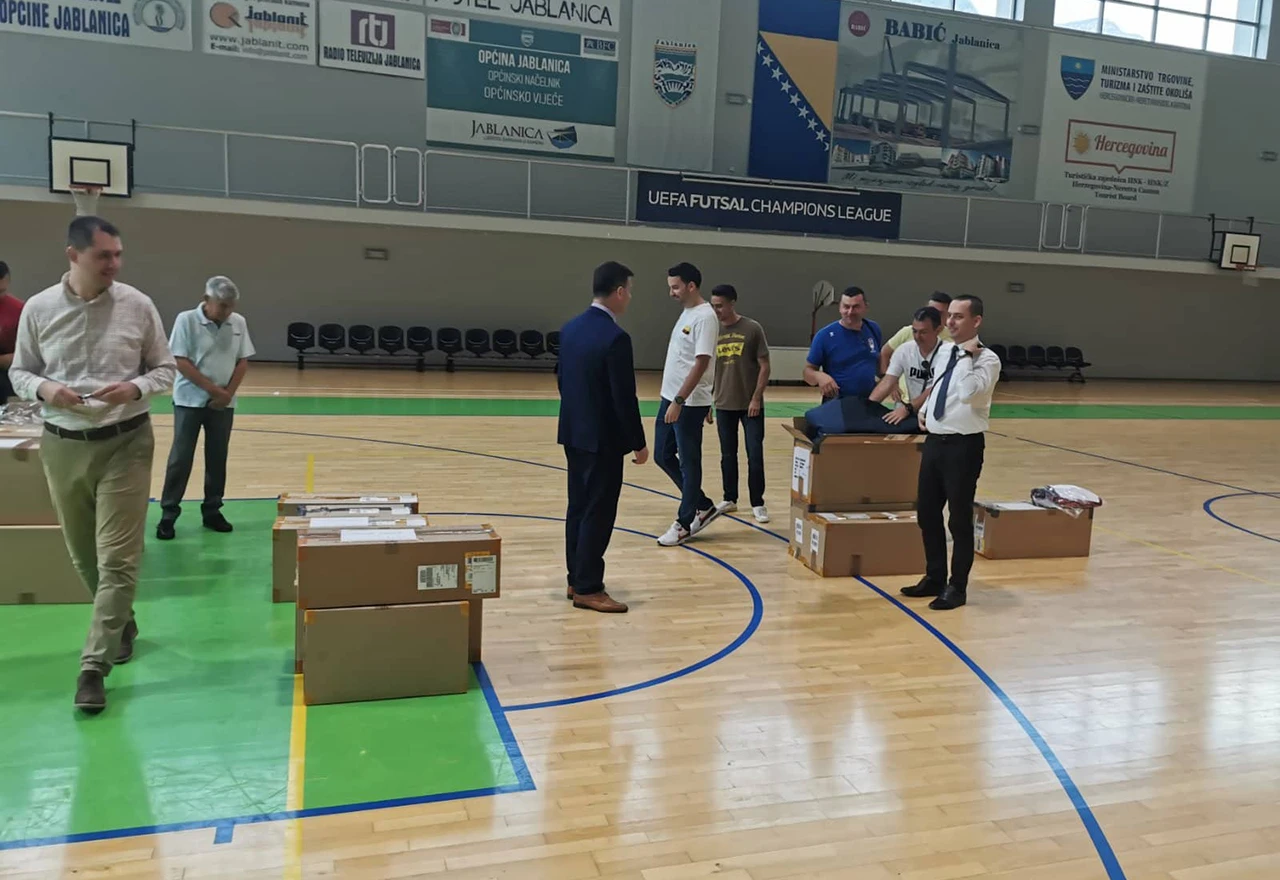 Vrijedna donacija Hasana Salihamidžića za Jablaničane