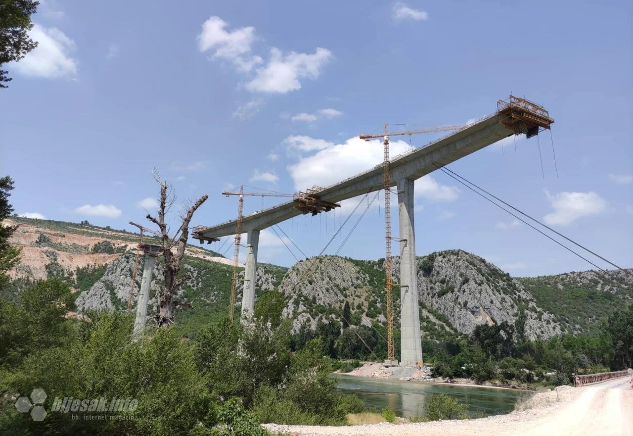 Prosvjednici poručuju: Neka nam Vlada da novac za hranu i račune pa neka blokiraju 