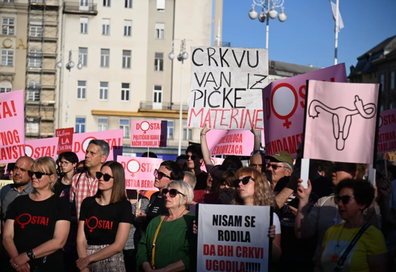 Hrvati na ulicama: "Pobačaju je mjesto u Ustavu"